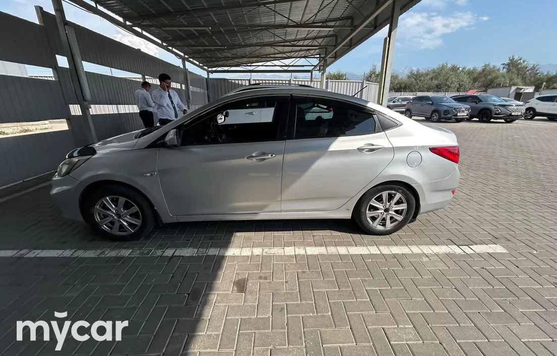 Hyundai Solaris 2011