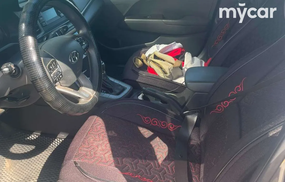 Hyundai Elantra 2020