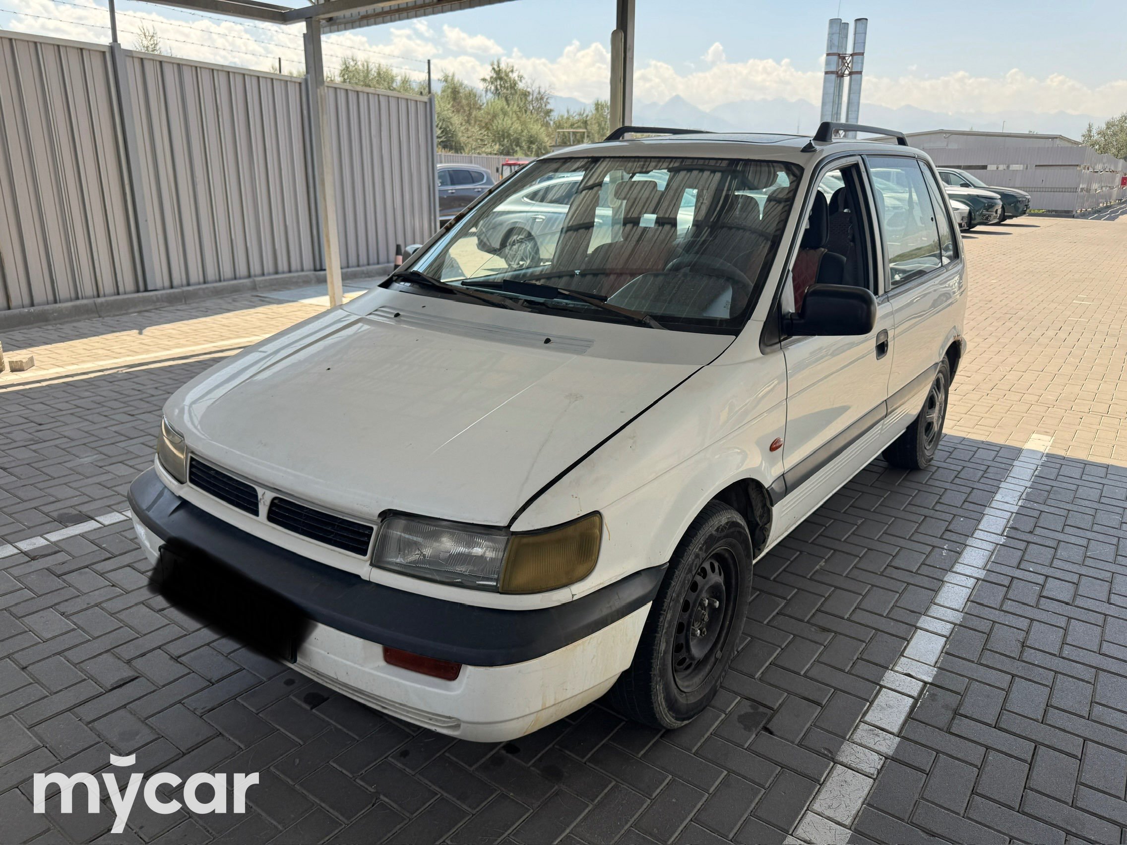 Mitsubishi Space Runner 1995