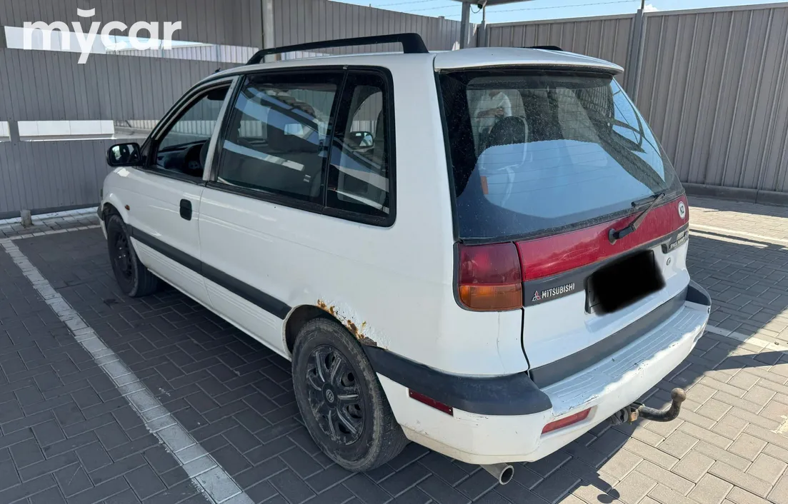 Mitsubishi Space Runner 1995