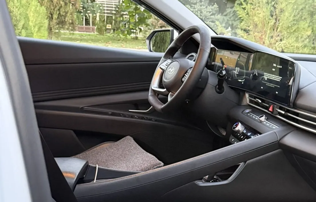 Hyundai Elantra 2024