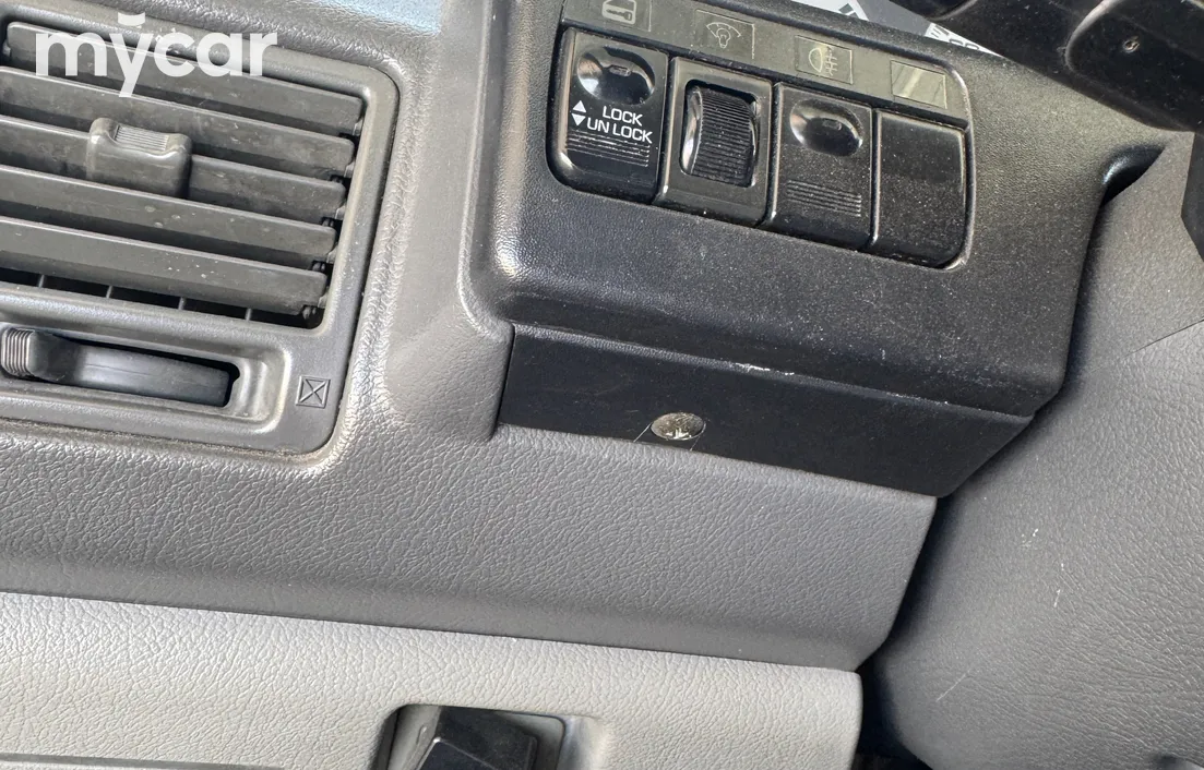 Mitsubishi Space Runner 1995