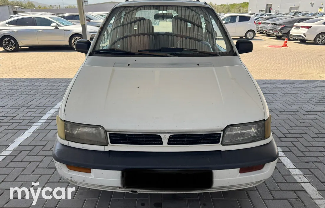 Mitsubishi Space Runner 1995