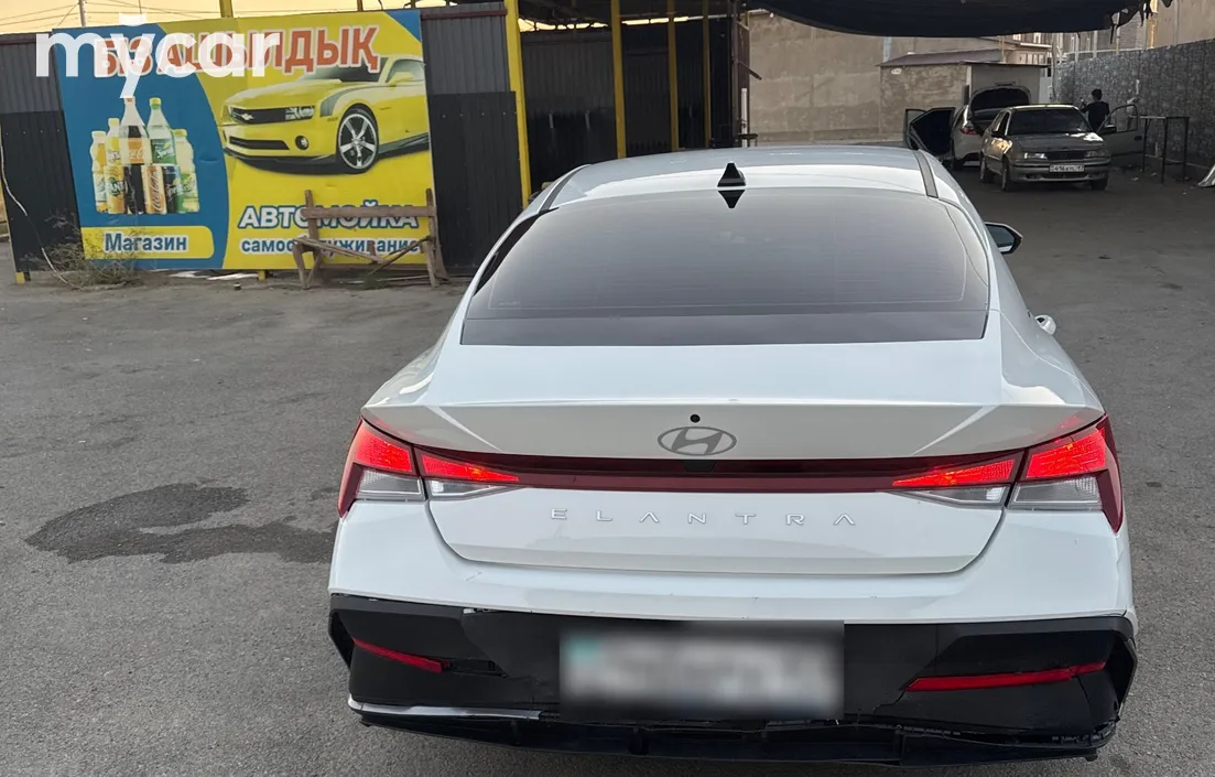 Hyundai Elantra 2024
