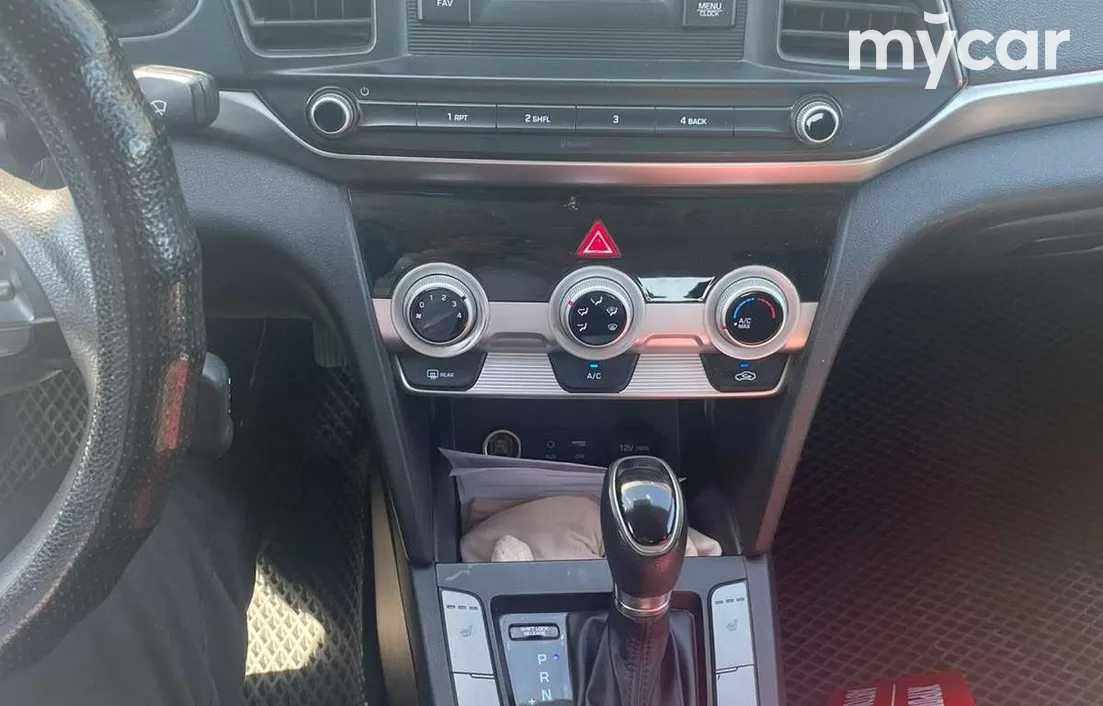 Hyundai Elantra 2020