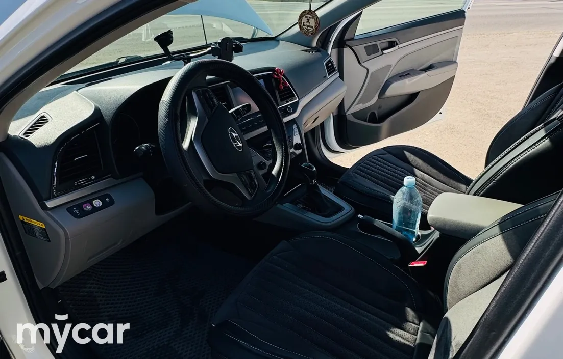 Hyundai Elantra 2017