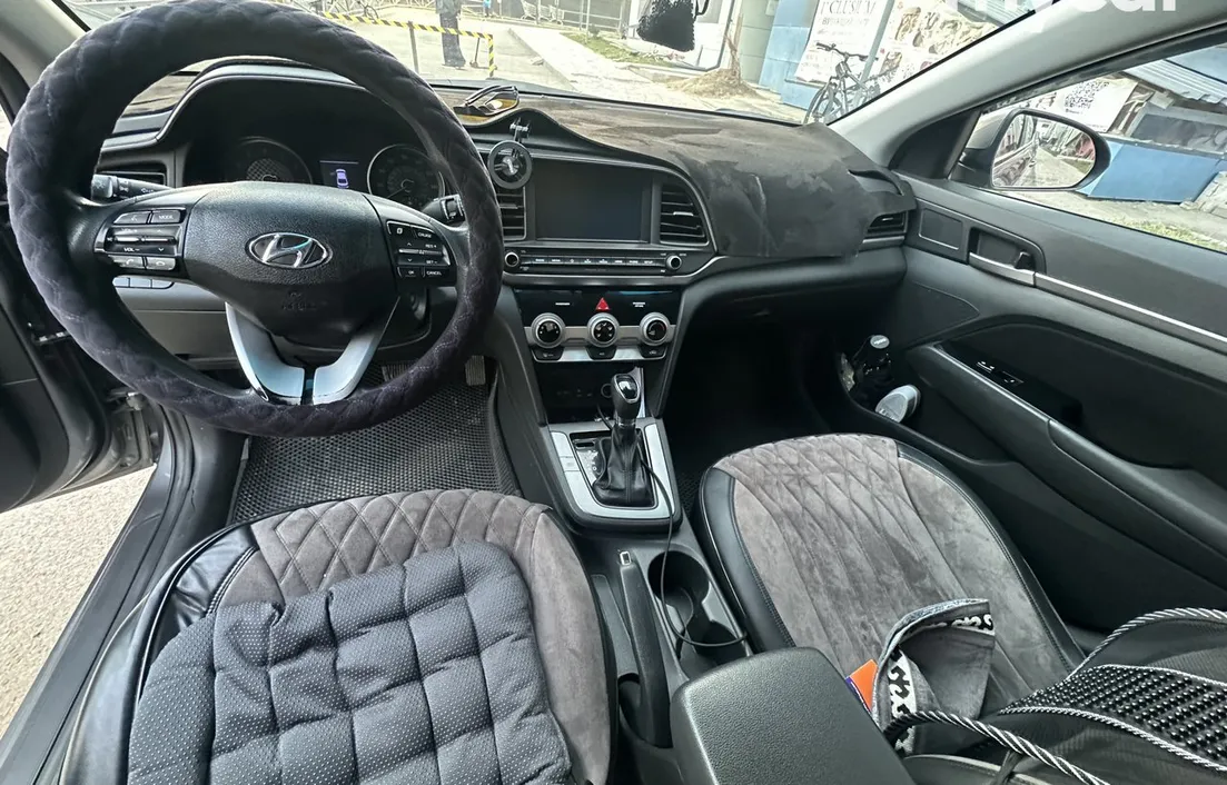 Hyundai Elantra 2019
