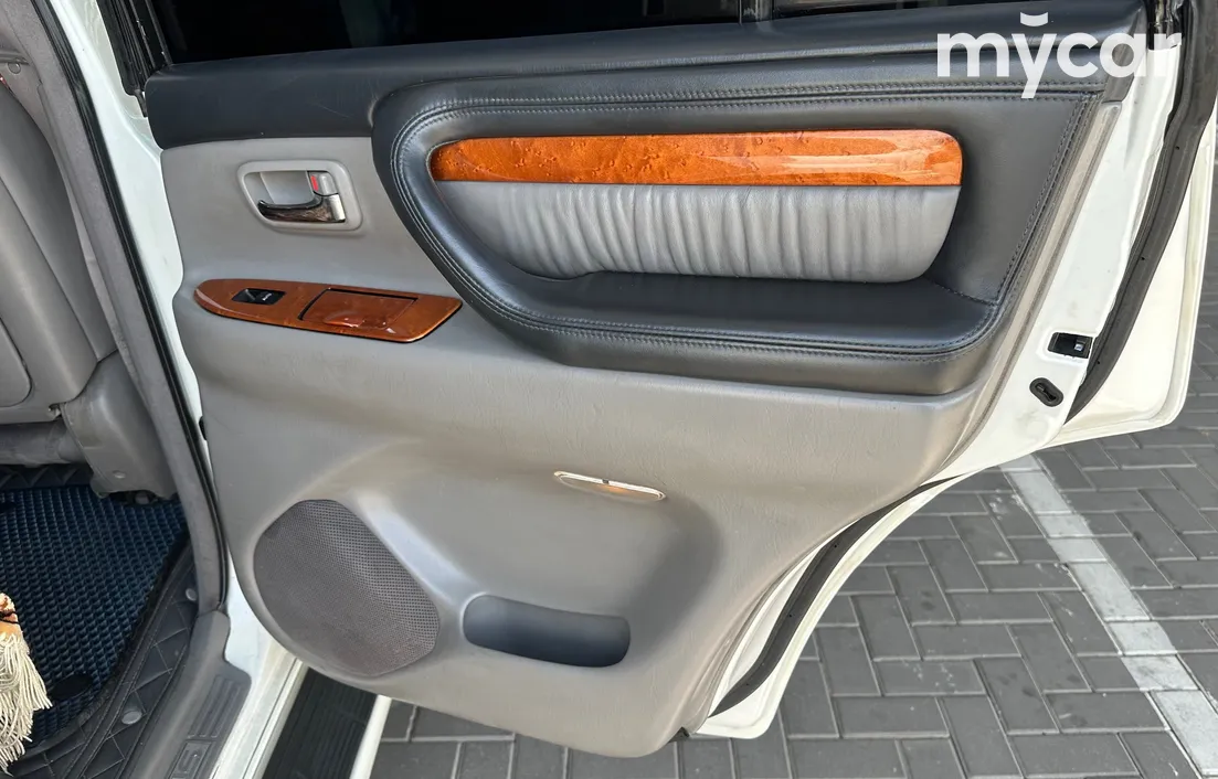 Lexus LX 2004