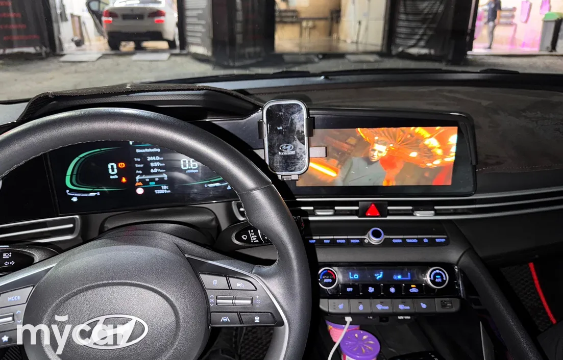 Hyundai Elantra 2023