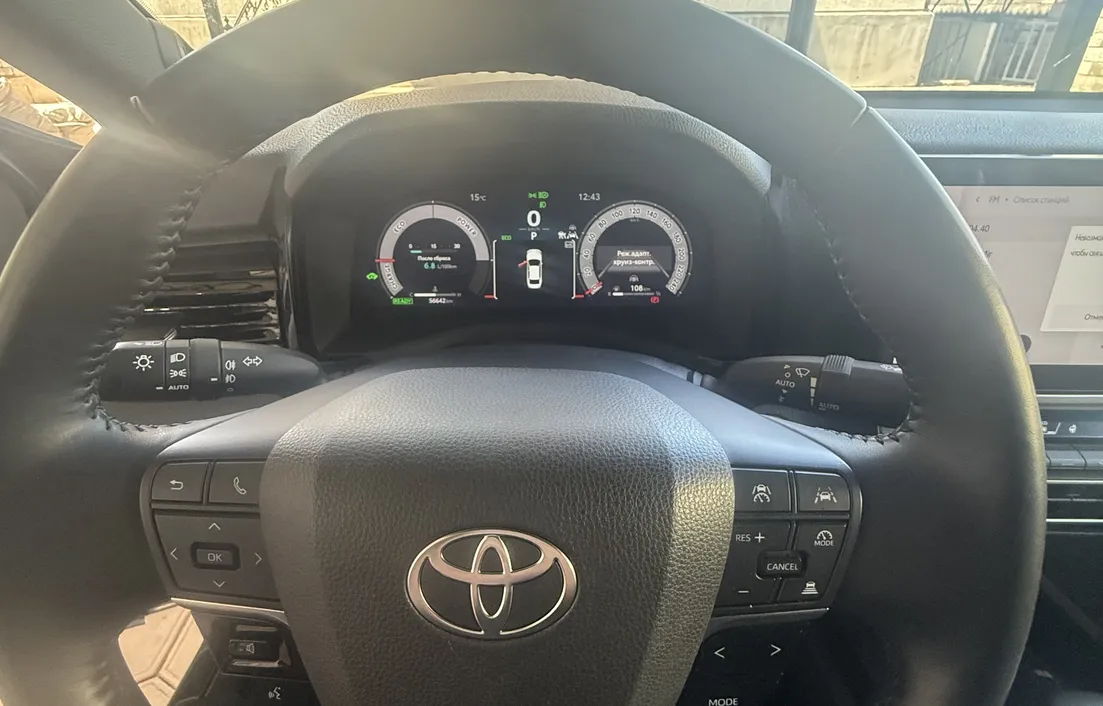 Toyota Camry 2025
