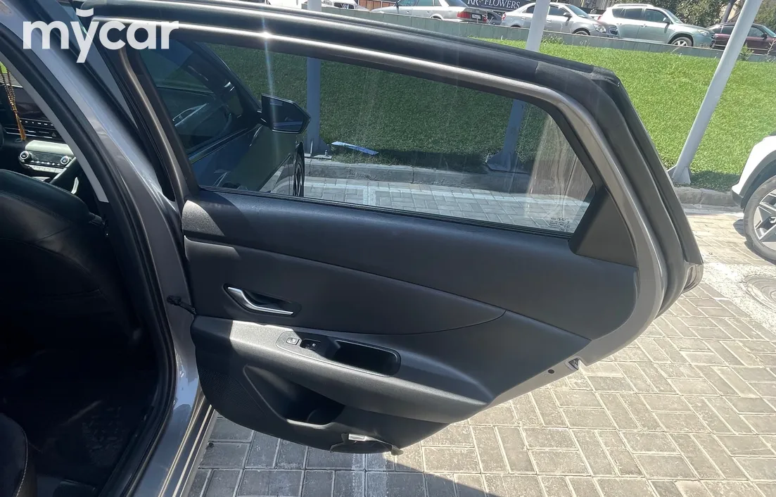 Hyundai Elantra 2023