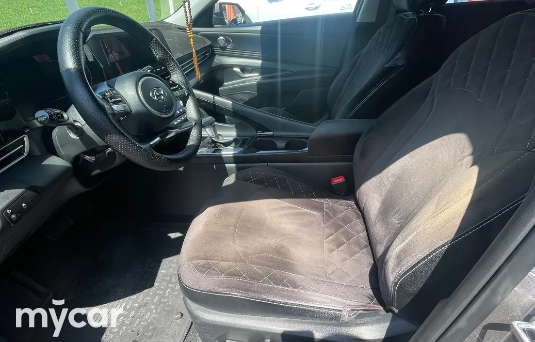 Hyundai Elantra 2023
