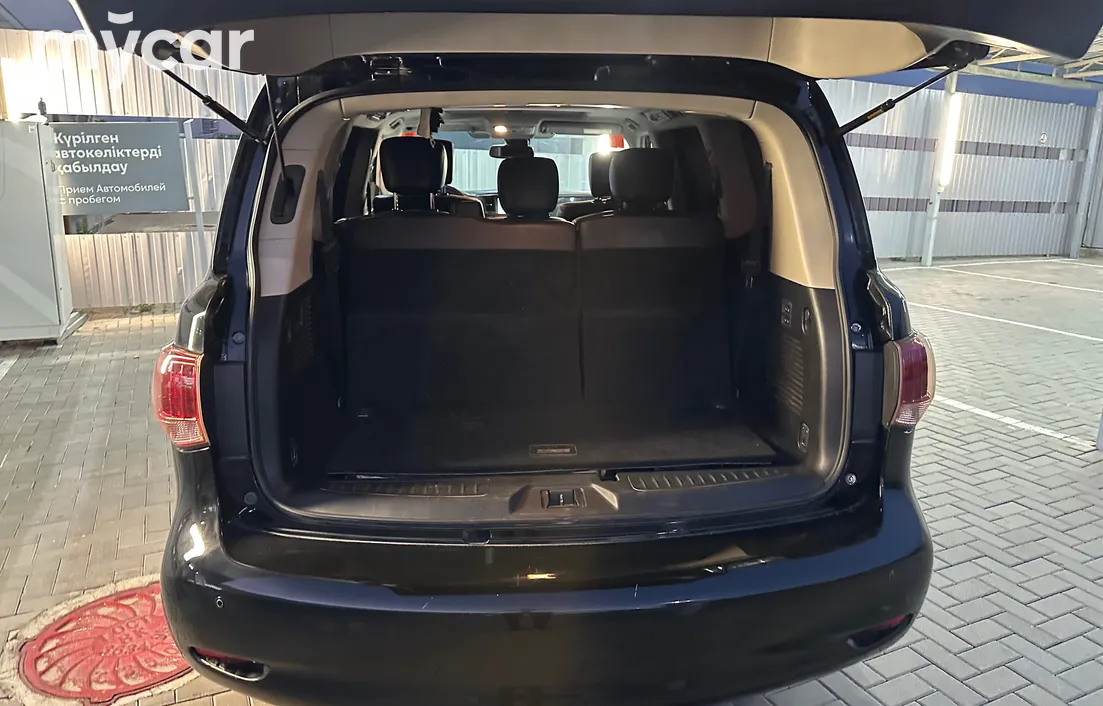 Infiniti QX56 2011
