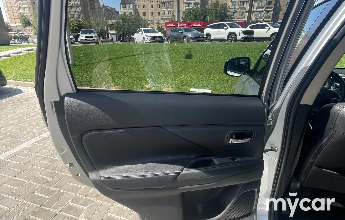 Mitsubishi Outlander 2014