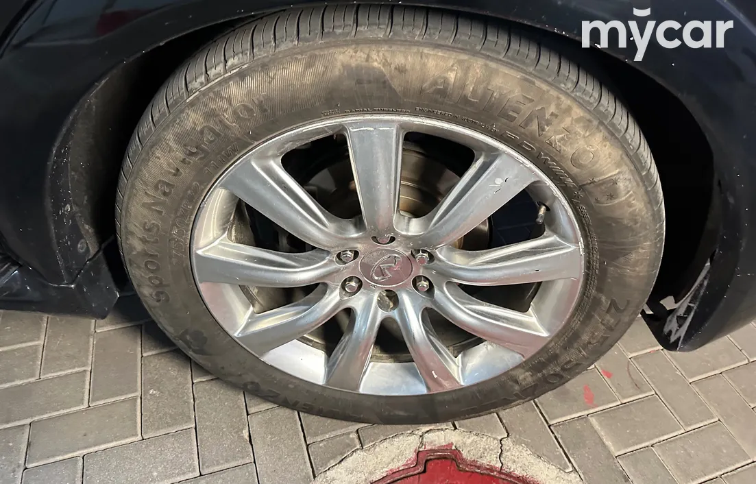 Infiniti QX56 2011