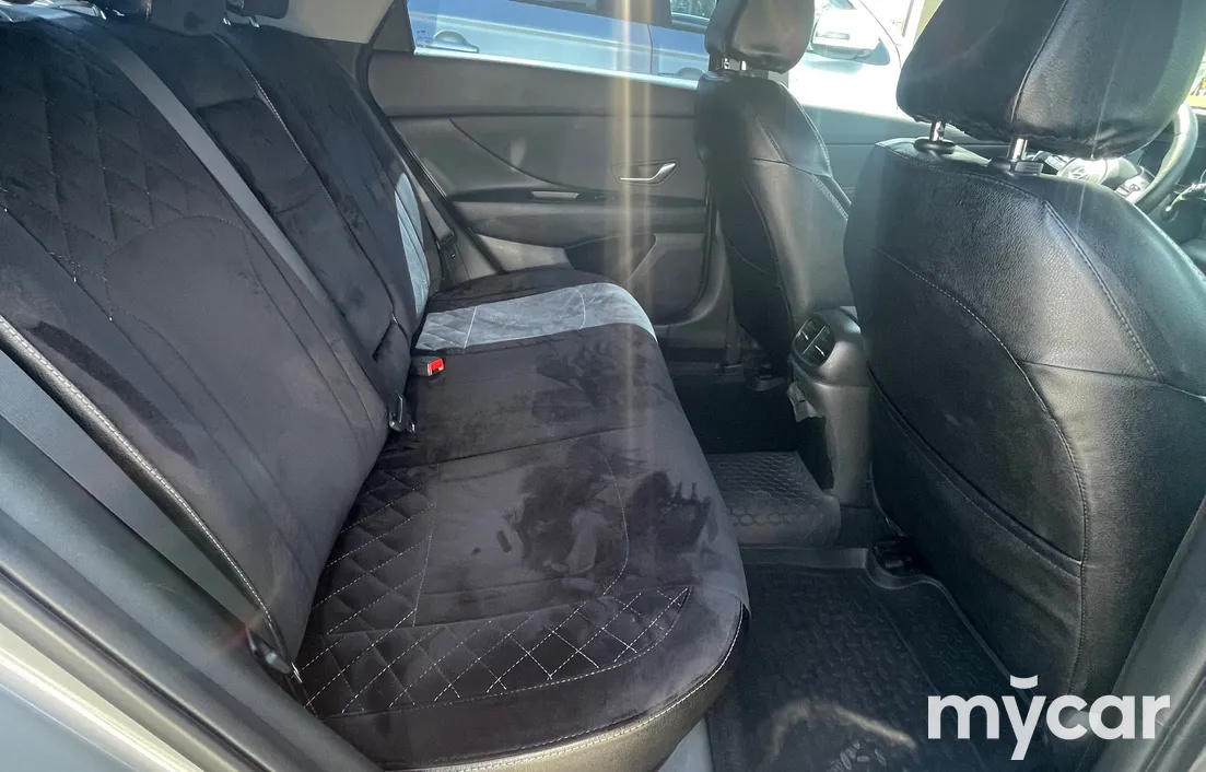 Hyundai Elantra 2023