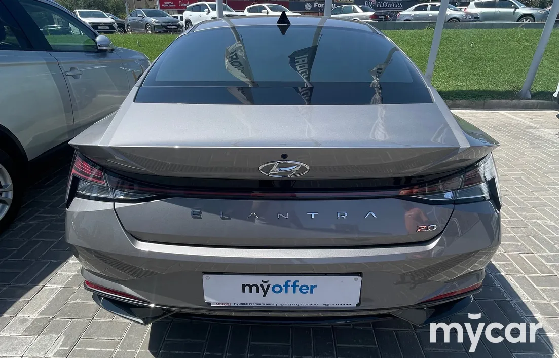 Hyundai Elantra 2023
