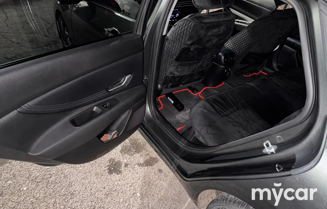 Hyundai Elantra 2023
