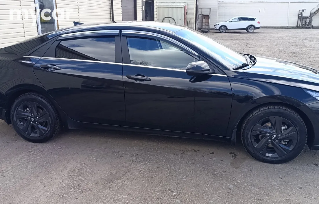 Hyundai Elantra 2023