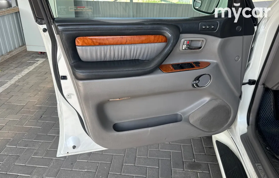 Lexus LX 2004