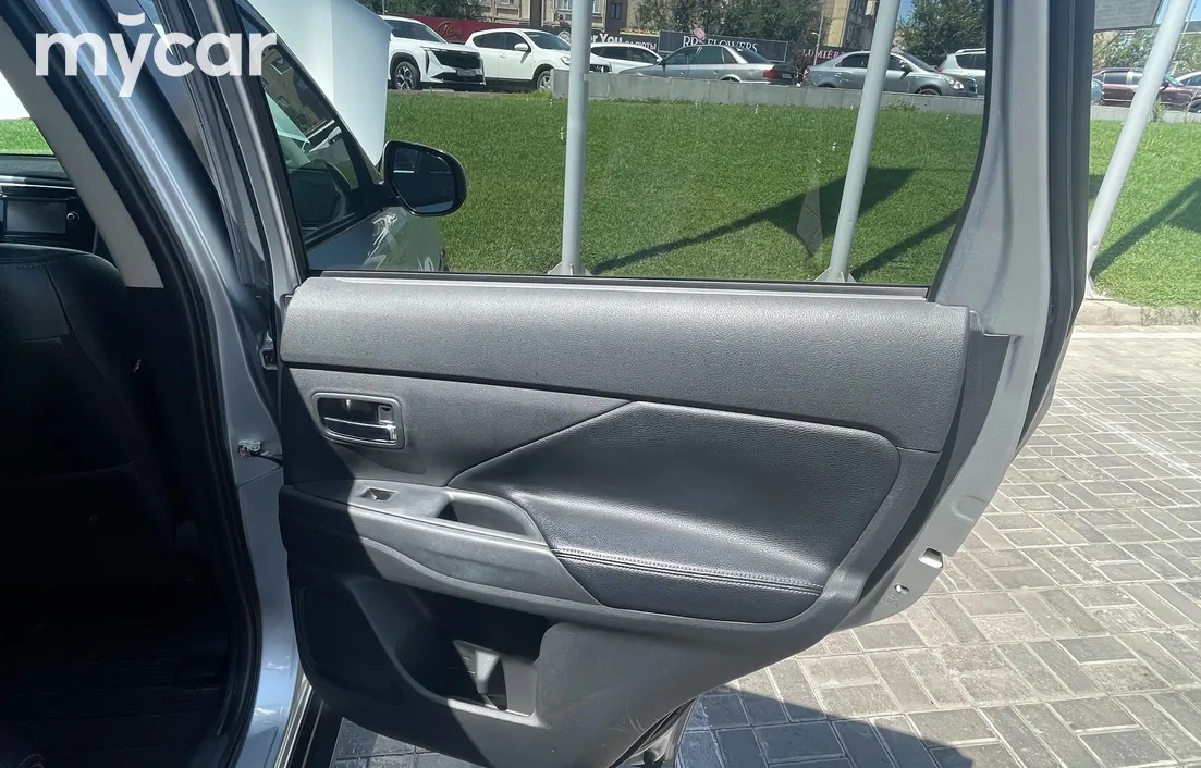 Mitsubishi Outlander 2014