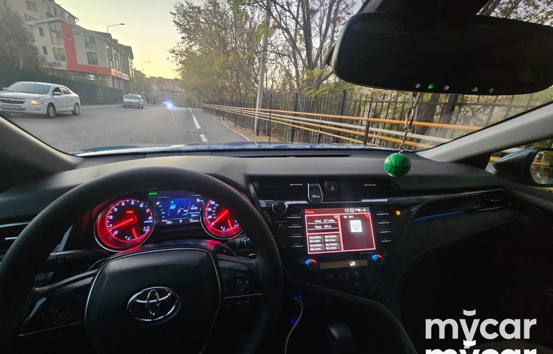 Toyota Camry 2019