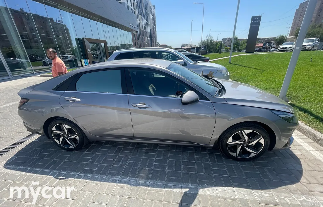 Hyundai Elantra 2023