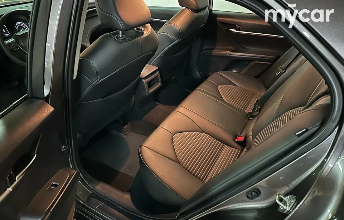 Toyota Camry 2021