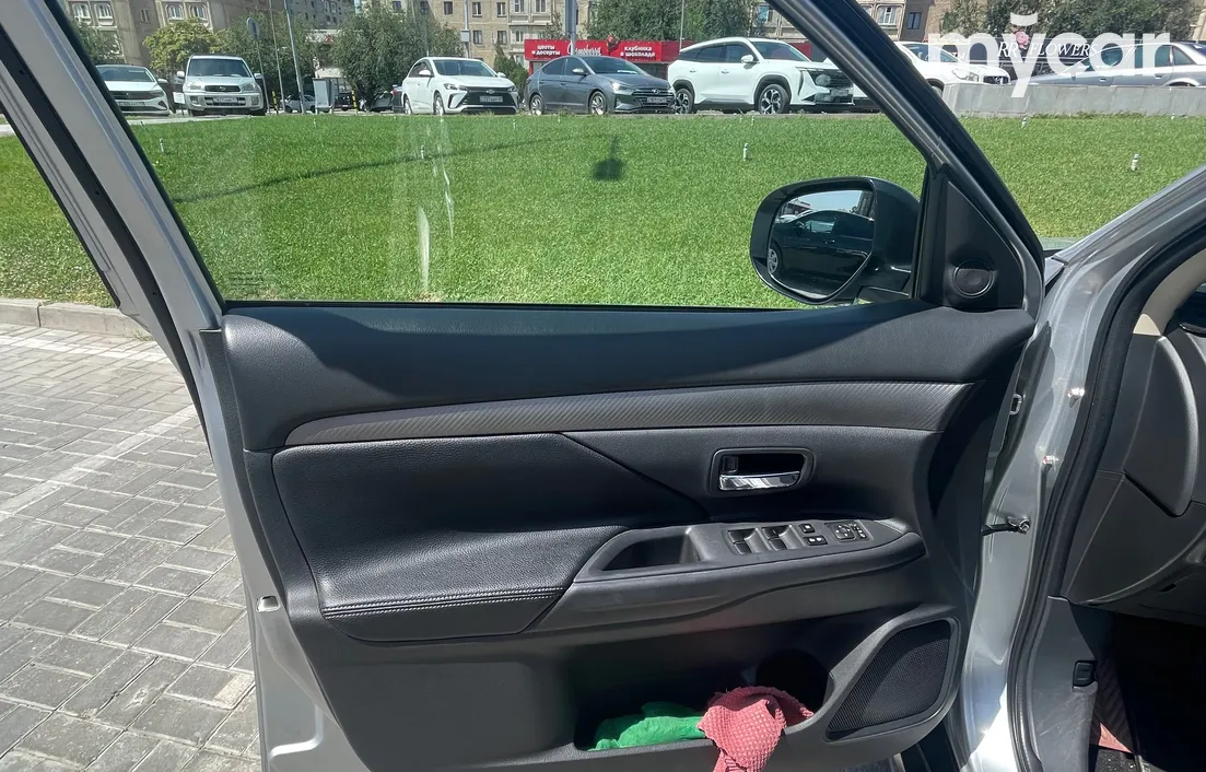 Mitsubishi Outlander 2014