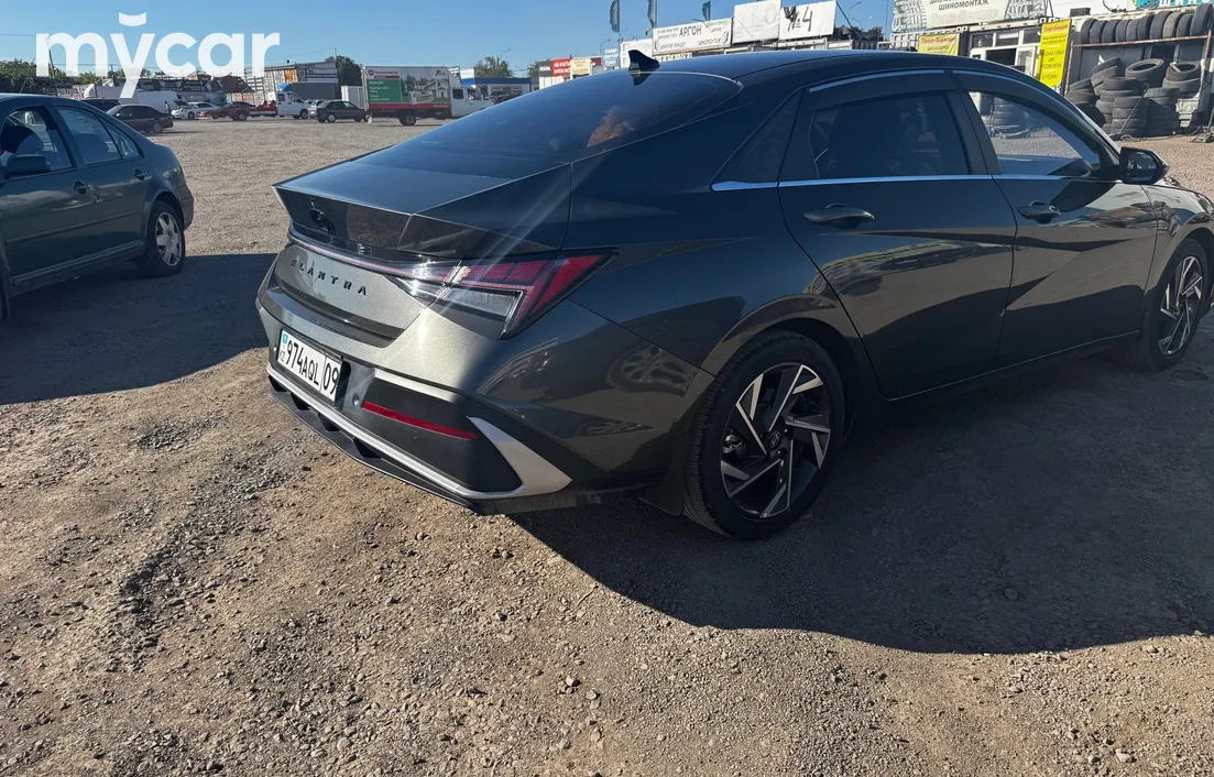 Hyundai Elantra 2023