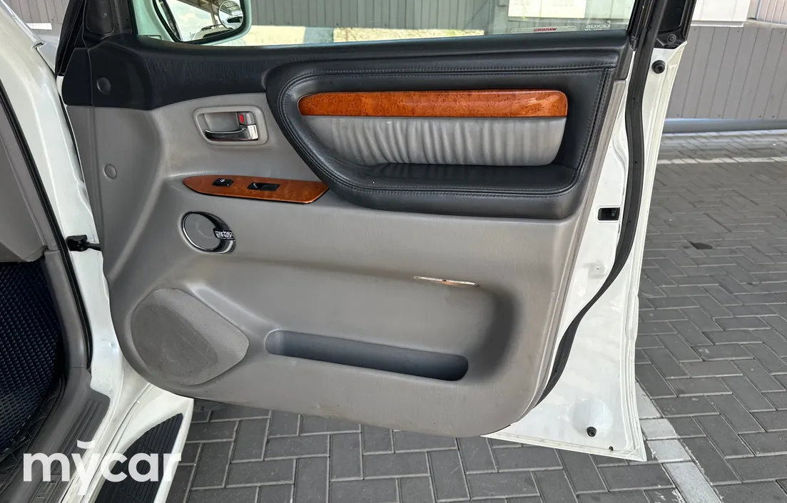 Lexus LX 2004
