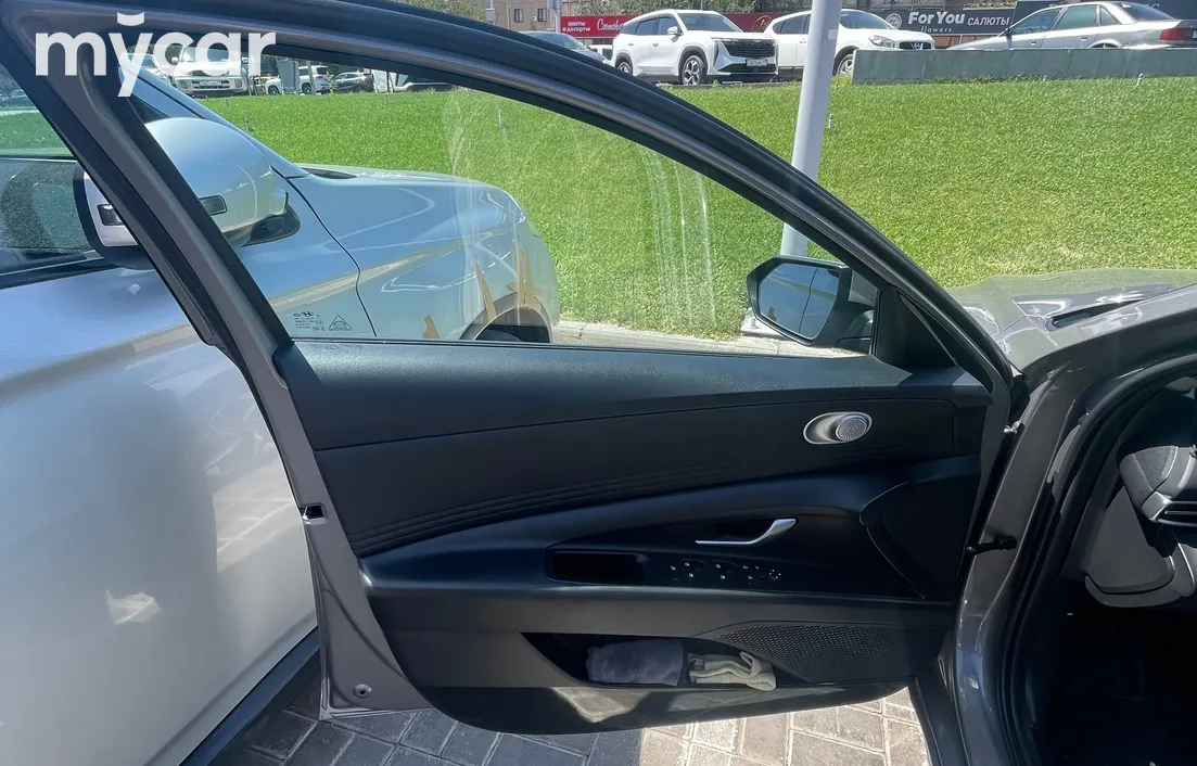 Hyundai Elantra 2023