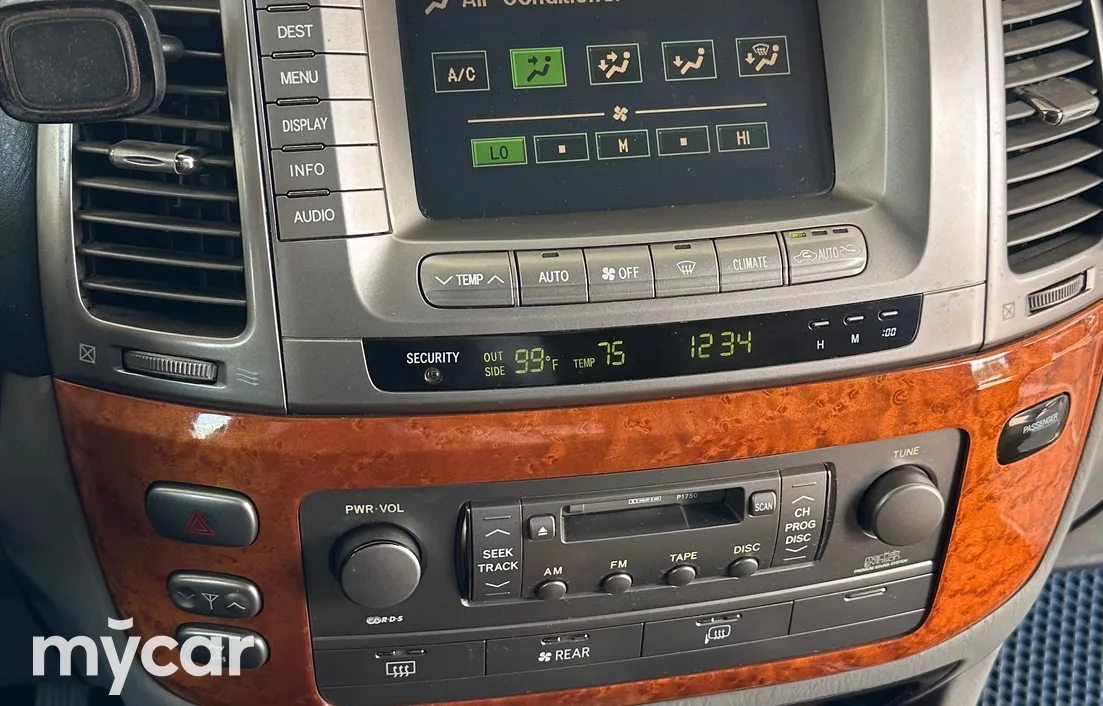 Lexus LX 2004