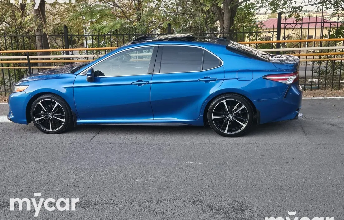 Toyota Camry 2019