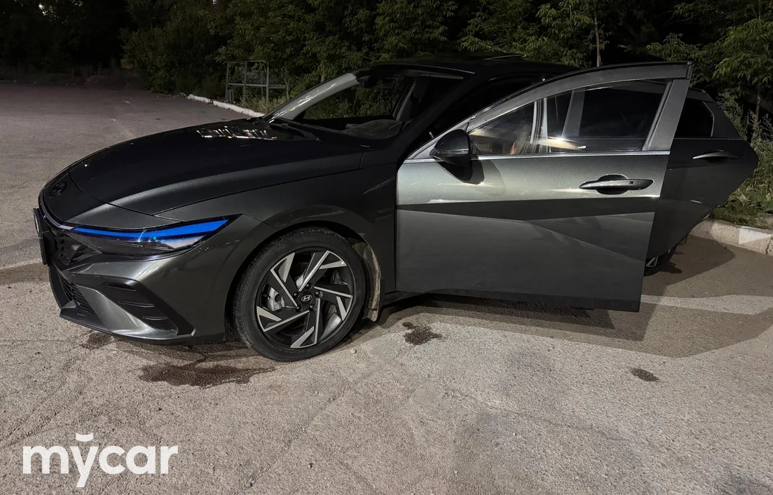 Hyundai Elantra 2023