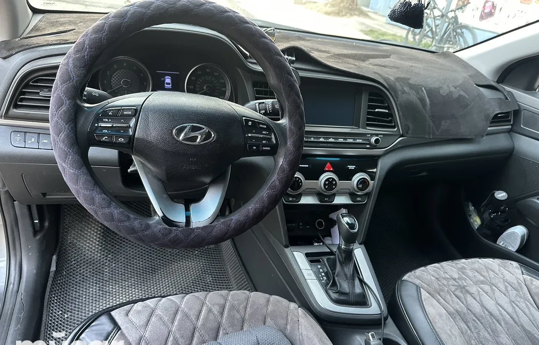 Hyundai Elantra 2019