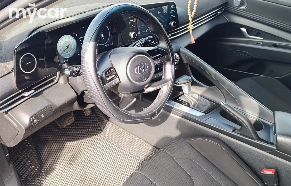 Hyundai Elantra 2023