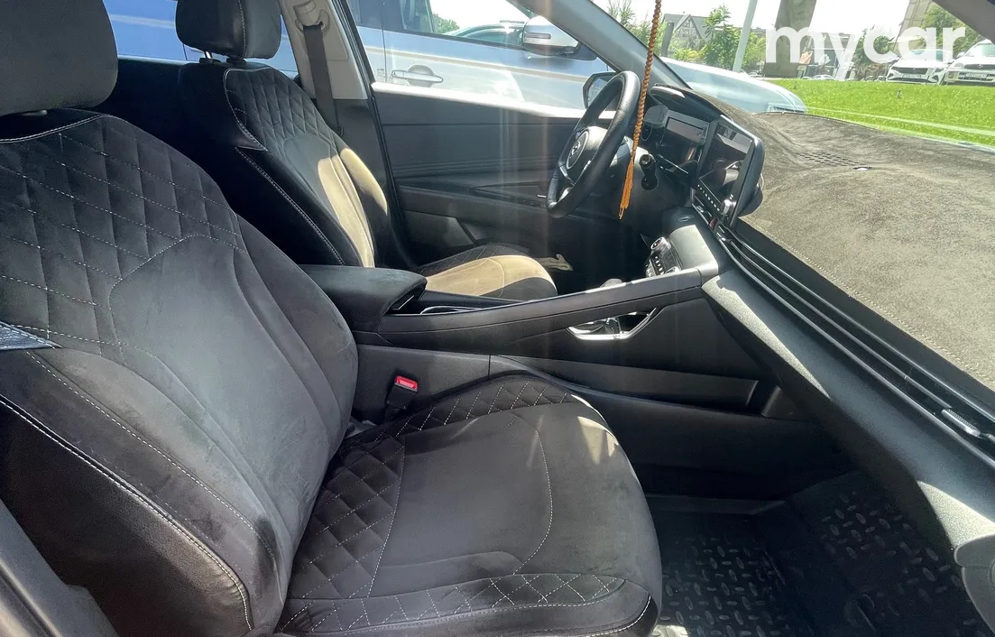 Hyundai Elantra 2023