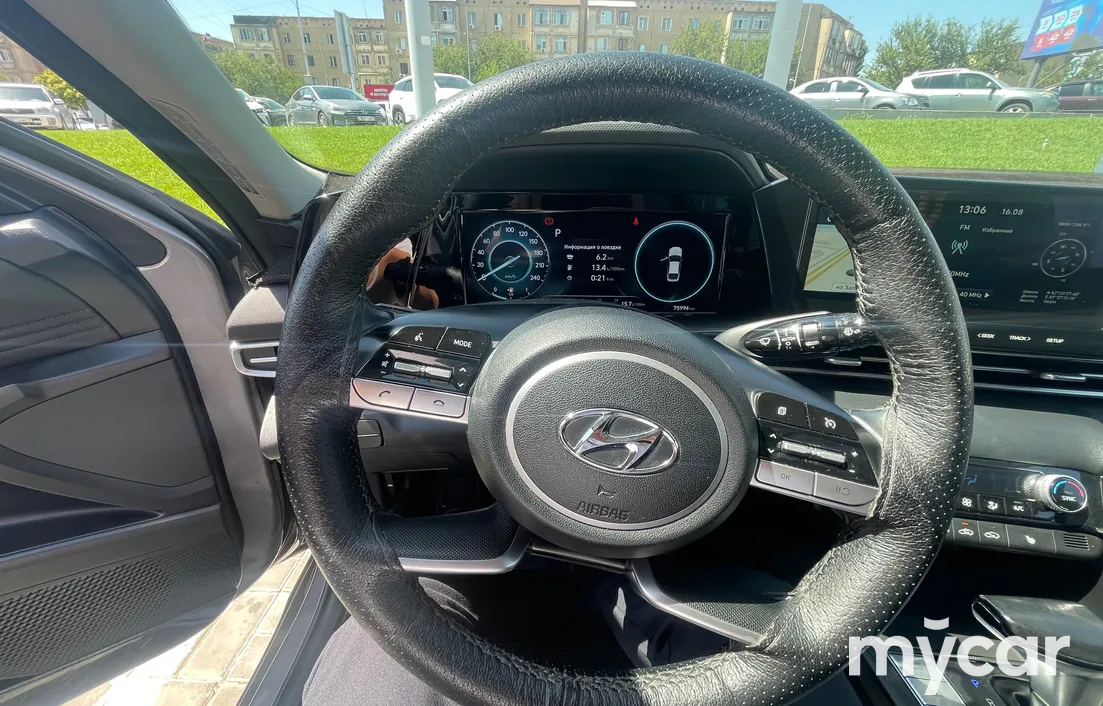 Hyundai Elantra 2023