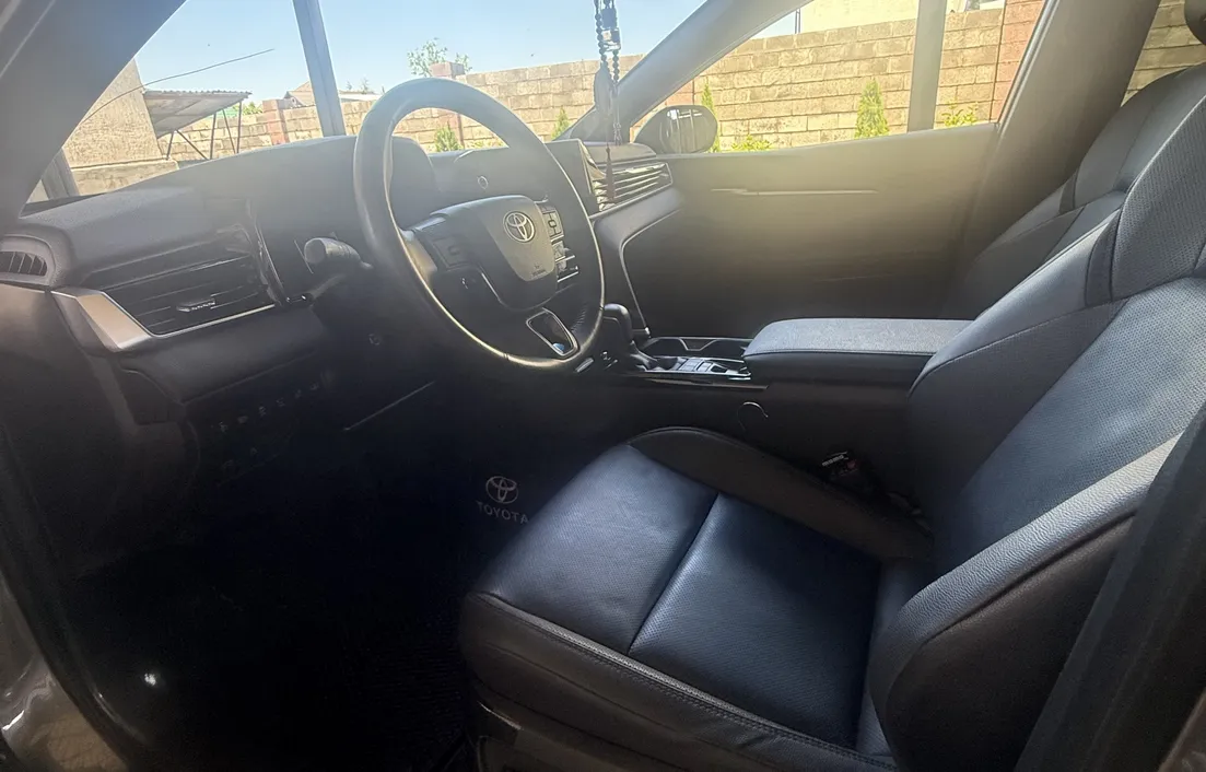 Toyota Camry 2025