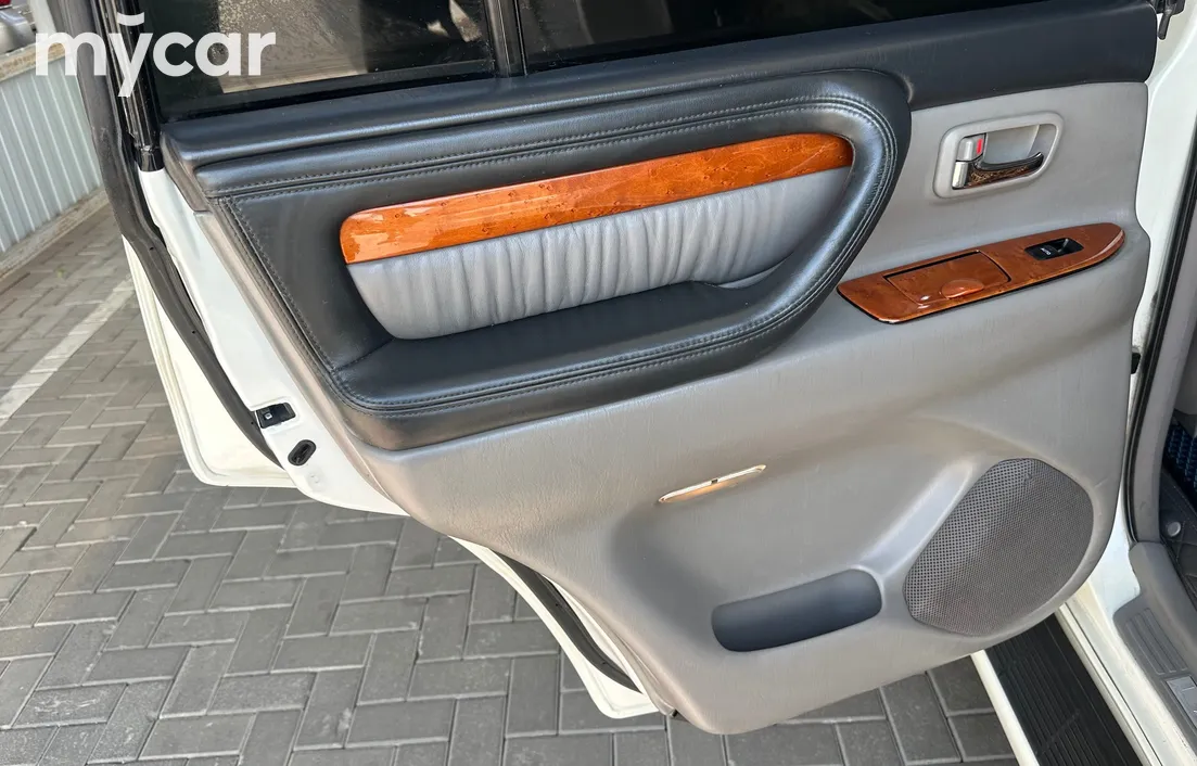 Lexus LX 2004