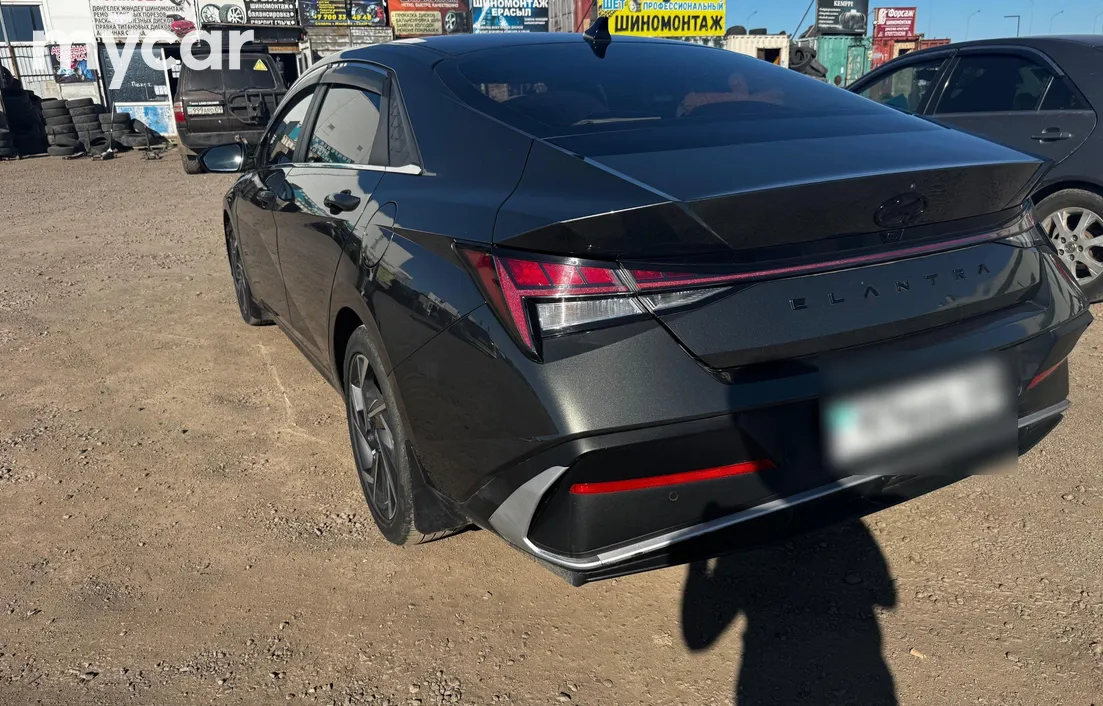 Hyundai Elantra 2023