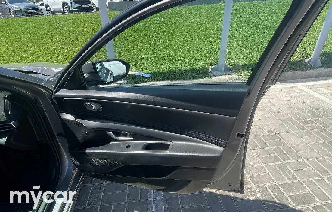 Hyundai Elantra 2023