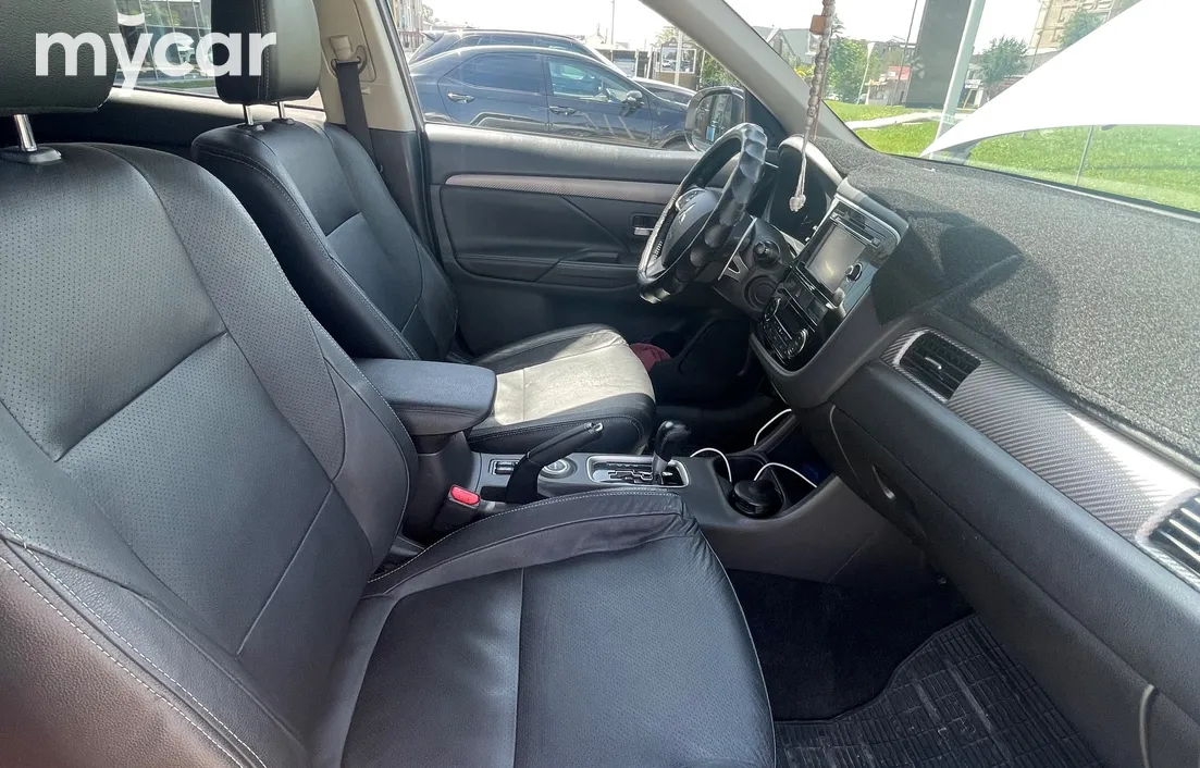 Mitsubishi Outlander 2014