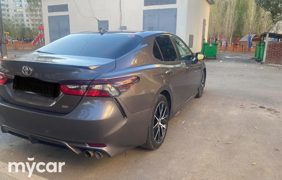 Toyota Camry 2021