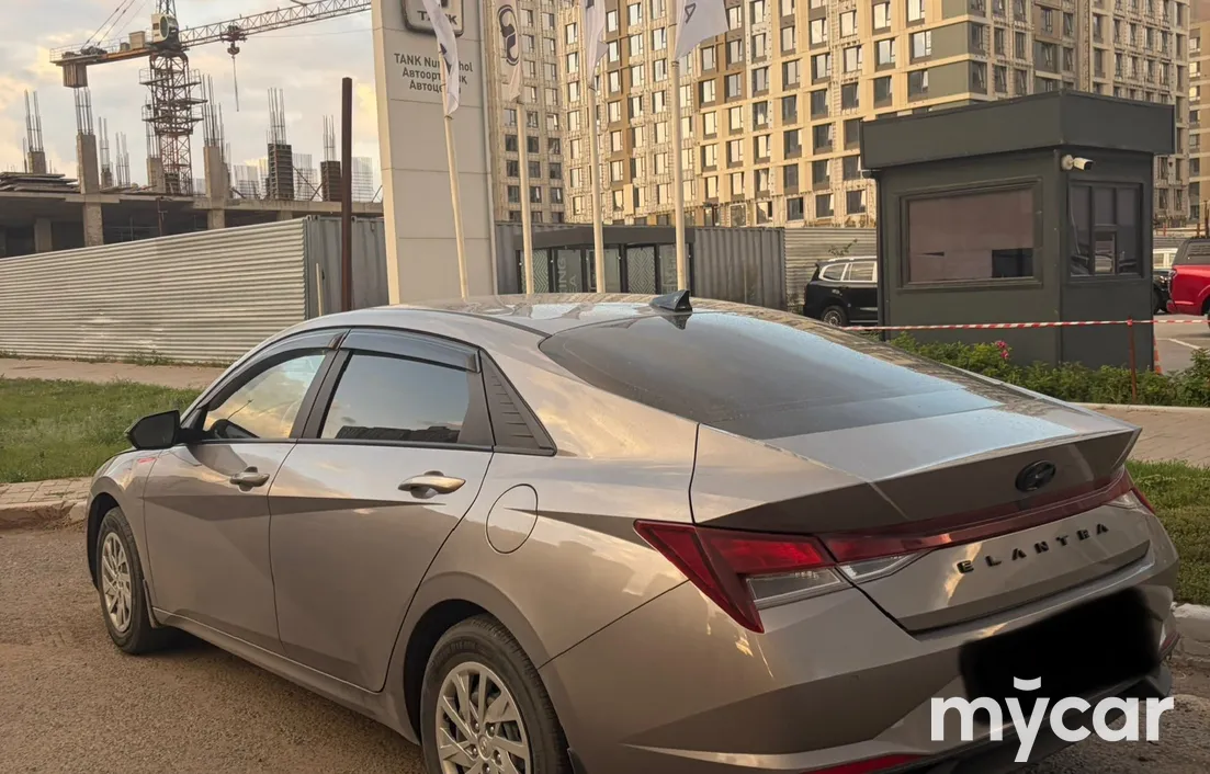 Hyundai Elantra 2021
