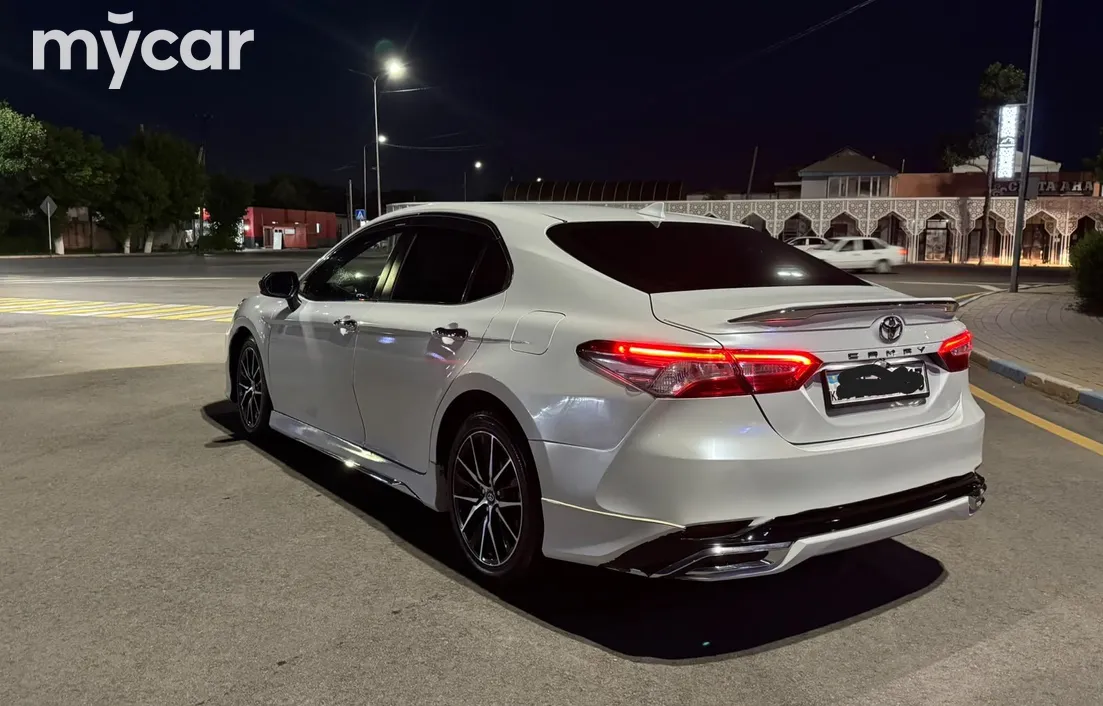 Toyota Camry 2019