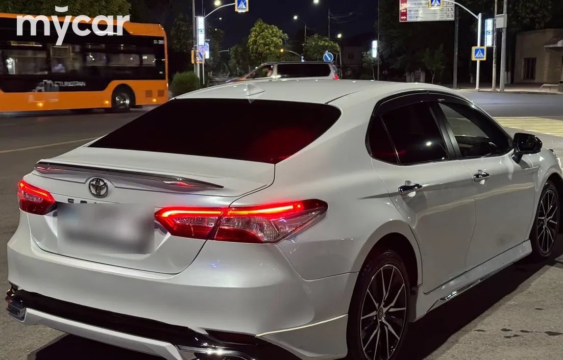 Toyota Camry 2019