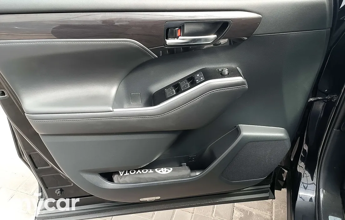 Toyota Crown Kluger 2022