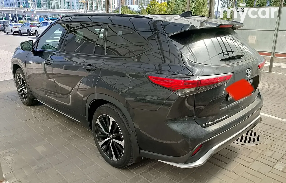 Toyota Crown Kluger 2022